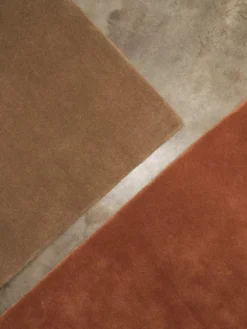 Stille Tufted Rug, red brown fra Ferm Living