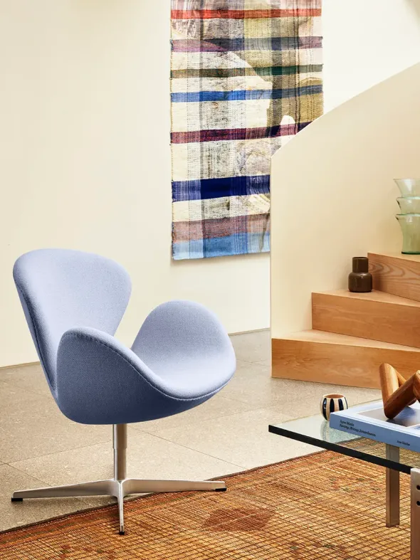 3320 Svanen i stof (prisgruppe 1) af Arne Jacobsen