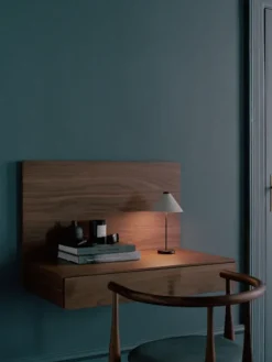 Tana Wall Mounted Desk, black stained oak fra New Works