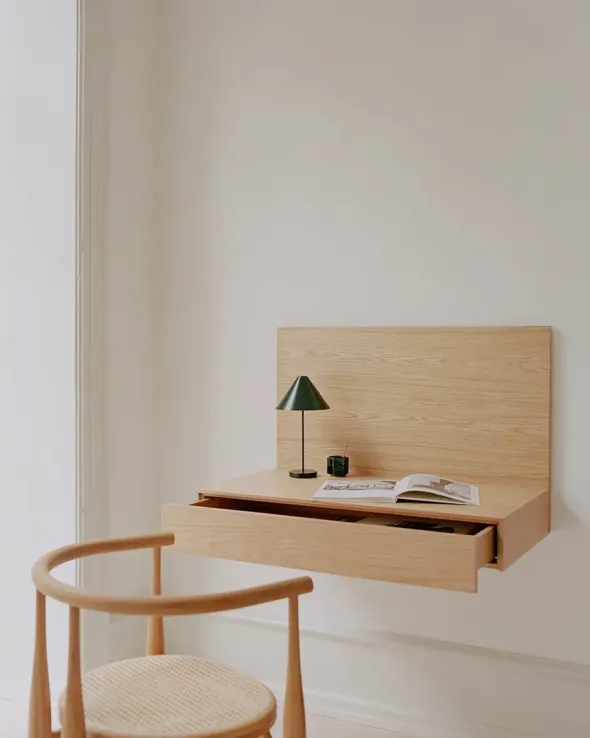 Tana Wall Mounted Desk, oak fra New Works