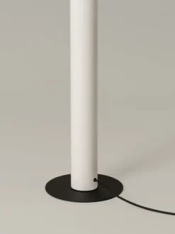 Tatu Alta Gulvlampe, white grey fra Santa and Cole
