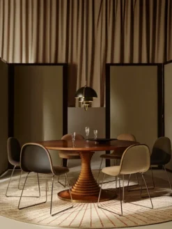 Tavolo a Dischi Dining Table, Ø 150 cm fra GUBI