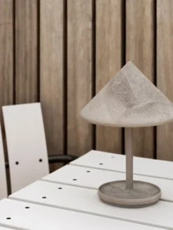 Terra portable bordlampe fra Mater