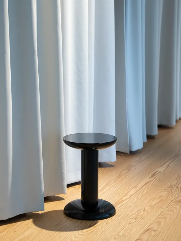 Thing Sidebord/Skammel, black fra raawii