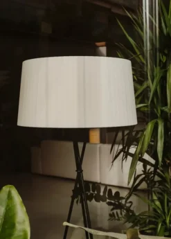 Tripode Gulvlampe fra Santa and Cole, natural (G5)