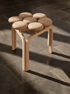 Utzon Stool fra Fritz Hansen