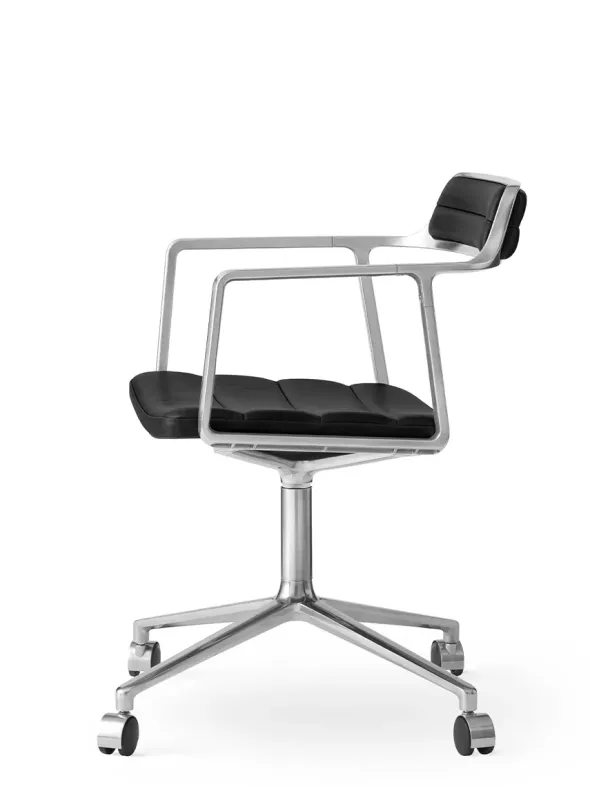 VIPP452 Swivel Chair m/hjul, sort læder fra Vipp