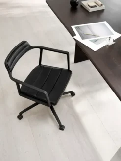 VIPP452 Swivel Chair m/sort stel & hjul, sort læder fra Vipp
