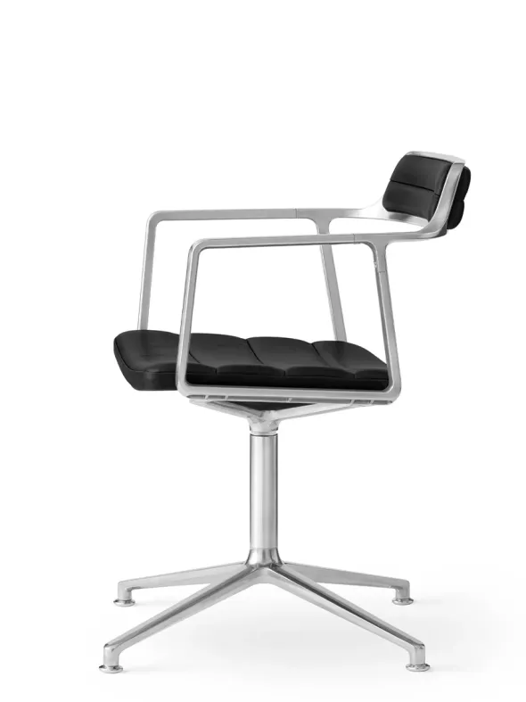 VIPP452 Swivel Chair, sort læder fra Vipp