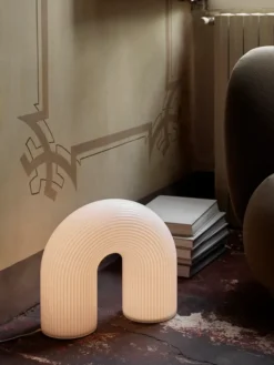 Vuelta Floor Lamp fra Ferm Living