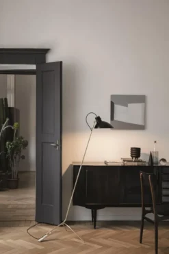 VV Cinquanta gulvlampe fra Astep