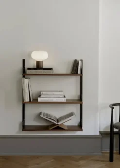 Wall shelf 900 fra New Works