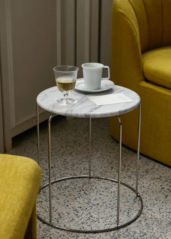 Wire Stool Marble Top VP11 af Verner Panton