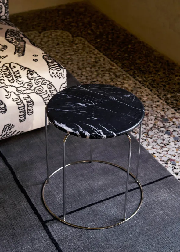 Wire Stool Marble Top VP11 af Verner Panton