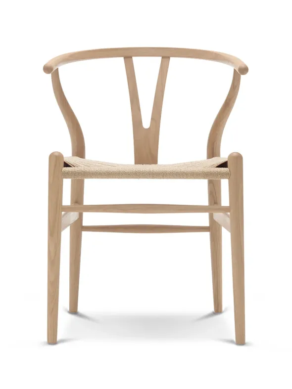 Y-stol CH24, Eg hvidolie af Hans J. Wegner