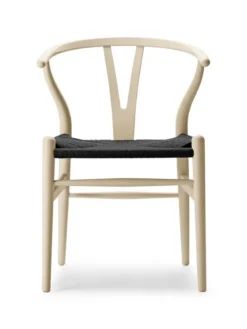 Y-stol CH24 Soft Barley med sort flet af Hans J. Wegner