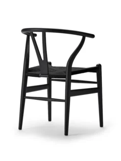 Y-stol CH24 Soft Black med sort flet af Hans J. Wegner