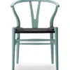 Y-stol CH24 Soft Pewter med sort flet af Hans J. Wegner