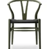 Y-stol CH24 Soft Seaweed med sort flet af Hans J. Wegner