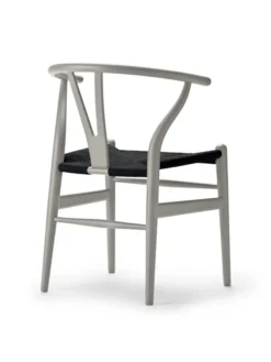Y-stol CH24 Soft Silver Grey med sort flet af Hans J. Wegner