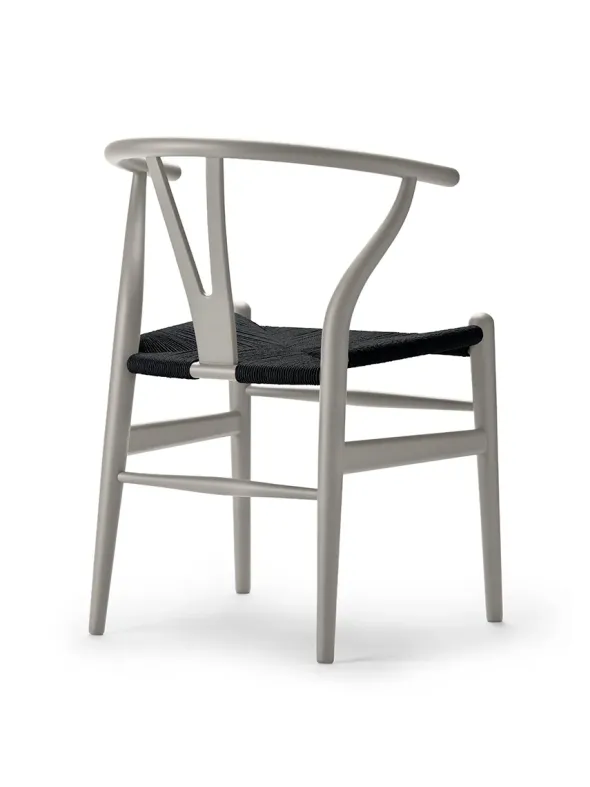 Y-stol CH24 Soft Silver Grey med sort flet af Hans J. Wegner